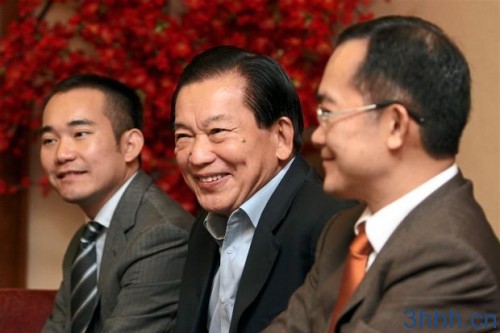 Meeting the media: Tan Sri Lee Shin Cheng with his sons Yeow Seng (left), who is IOI Properties CEO, and Datuk Lee Yeow Chor, a director, at a media conference after the group AGM in Putrajaya.